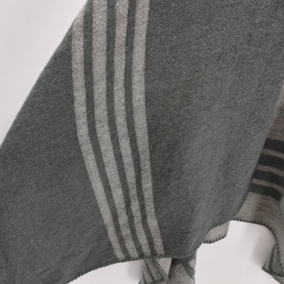 BB Dakota shawl - Picture 3 of 6